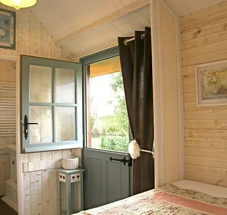 Ferme De La Pomme Bed & Breakfast *